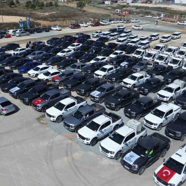 Hatay Belediye Başkanı Mehmet Öntürk araçların tanıtımda-4