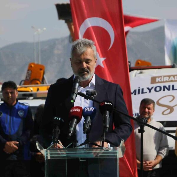 Hatay Belediye Başkanı Mehmet Öntürk araçların tanıtımda-8