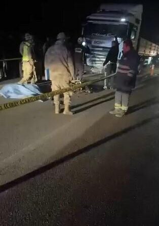 Hatay'da Çarpışan Tırla Motosiklet Kazasında 2 Genç Hayatını Kaybetti 7