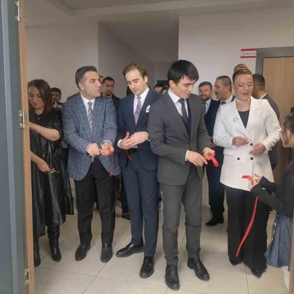 Hınıs'ta Atatürk İlkokulu'nda yeni kütüphane açılışı-5
