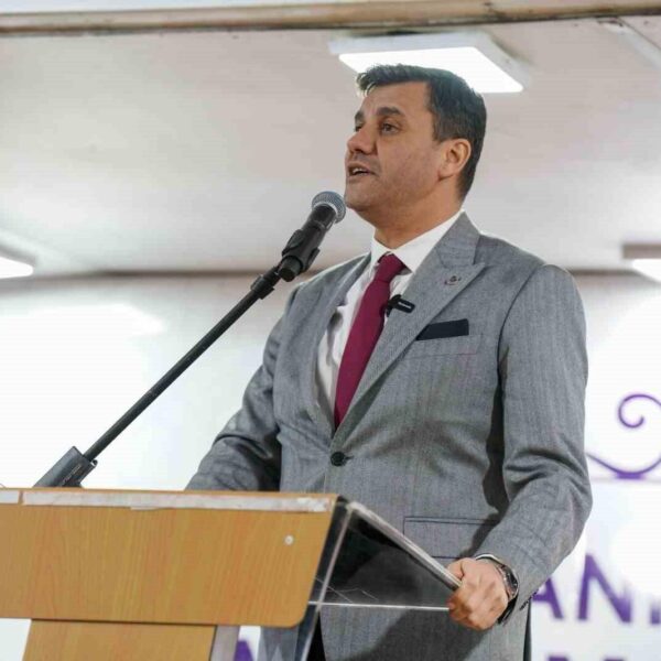 Iftara katılan vatandaşlar ve belediye başkanları-2