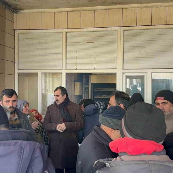 İhtiyaç sahibi ailelere ekmek dağıtımı