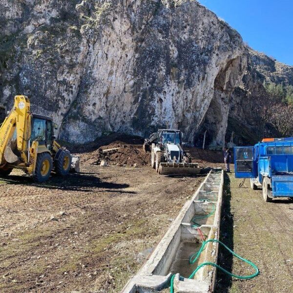 İnönü Belediyesi ekiplerinin cami temizliği yaptığı görüntü-3