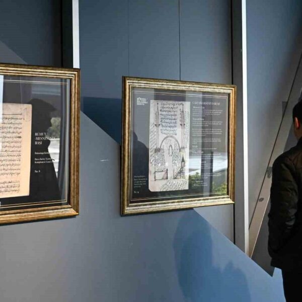 İsmail Hakkı Bursevi'nin eserlerinden oluşan sergi-3