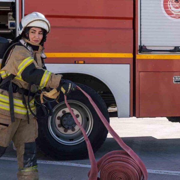 İzmir İtfaiyesi'nde görev yapan Hacer Akkuş-5