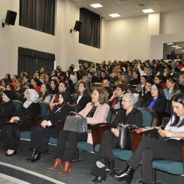 Kadın girişimciler ve eğitimciler öğrencilerle buluşuyor-1