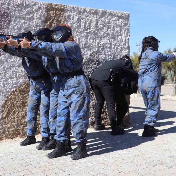 Kadın polisler güvenlik eğitimi alıyor-6