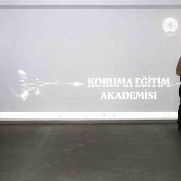 Kadın polisler güvenlik eğitimi alıyor-8