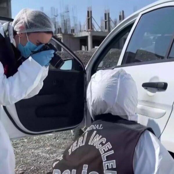 Kadın polislerin çalışmalarından kesitler içeren video klip