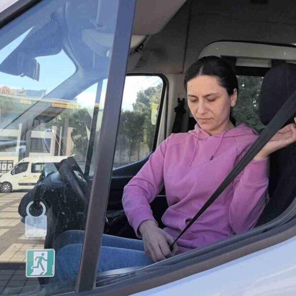 Kadın şoför Seyhan Sevinç direksiyon başında-1