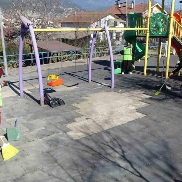 Kadın temizlikçiler, evlerine ekmek götürme imkanı yakalıyor.-6