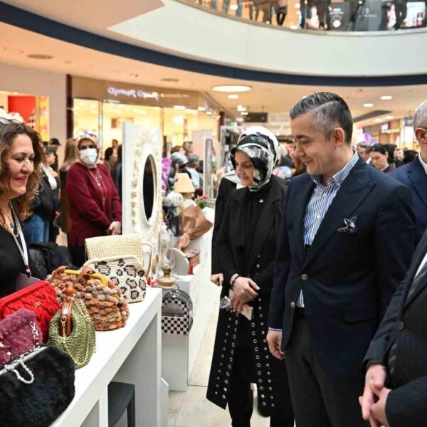Kadınların el emeği ürünlerinin sergilendiği Esenyurt'taki 8 Mart Kadınlar Günü El Emeği Sergisi-3