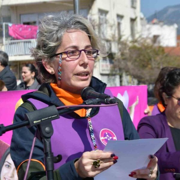 Kadınların katıldığı 8 Mart yürüyüşü-1
