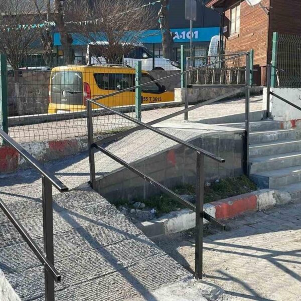 Kavak Otogarı girişindeki yenilenen merdivenler-1