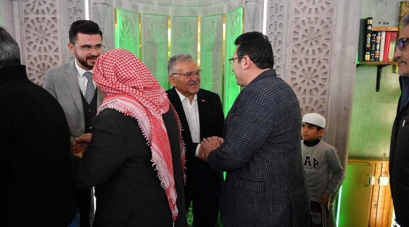 Kayseri Büyükşehir Belediye Başkanı Memduh Büyükkılıç, Argıncık Çarşı Camii'nde Çocuklarla Birlikte Ramazan Namazını Kıldı 1