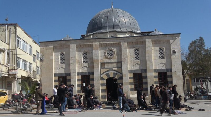 Kilis'te Ramazan'ın İlk Cuma Namazı Mevlevihane Camii'nde Yoğun Katılımla Kılındı 1