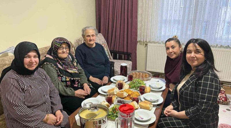 Kocaeli Büyükşehir Belediyesi 'Komşuluk Hakkı' Projesiyle İhtiyaç Sahiplerine Ramazan İftarı Yaptırıyor 1