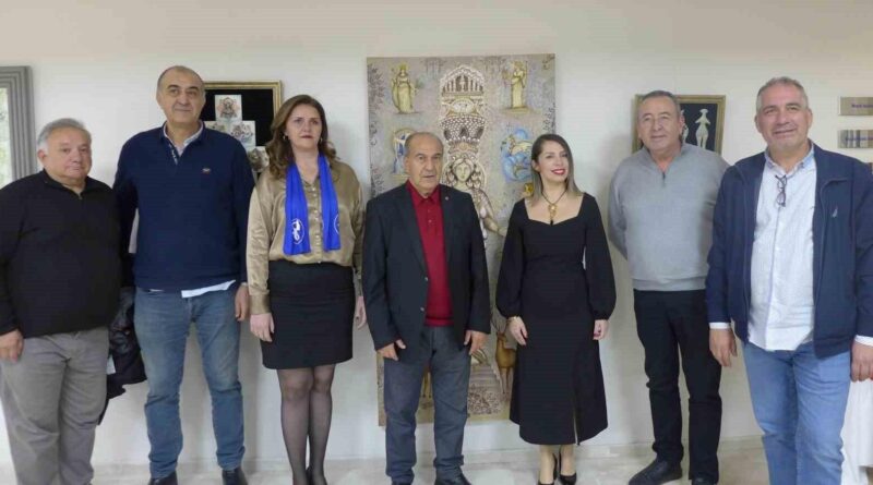Kuşadası'nda 8 Kadın Sanatçının Eserleri Sergilendi 1