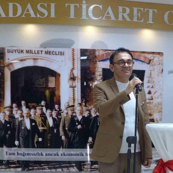 Kuşadası Ticaret Odası Sergi Salonu'nda açılan kadın sanatçıların eserleri-1