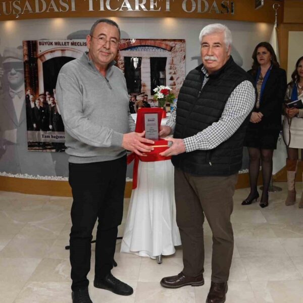 Kuşadası Ticaret Odası Sergi Salonu'nda açılan kadın sanatçıların eserleri-5