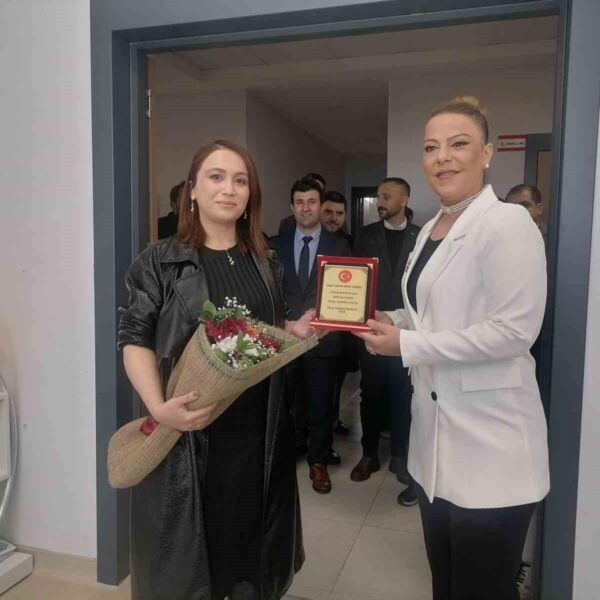 Kütüphane açılış töreninde katılımcılar-4