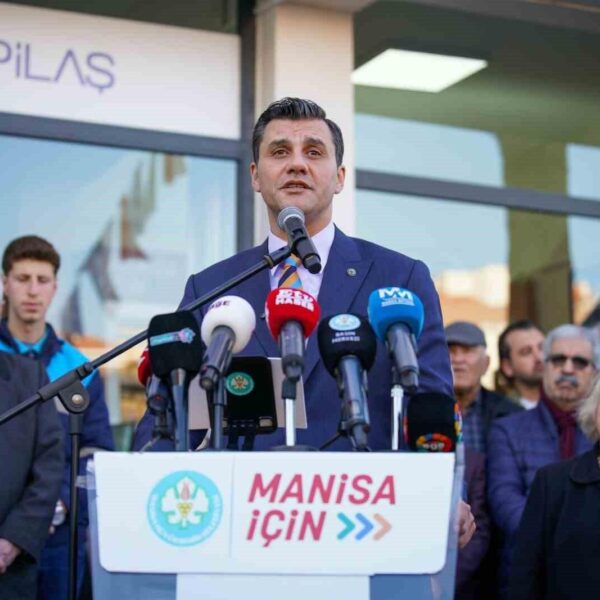 Manisa Büyükşehir Belediyesi Başkanı Ferdi Zeyrek, Halk Mandıra'nın açılışını gerçekleştiriyor.-1