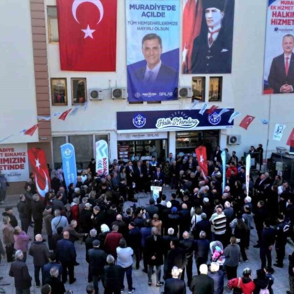 Manisa Büyükşehir Belediyesi Başkanı Ferdi Zeyrek, Halk Mandıra'nın açılışını gerçekleştiriyor.-3