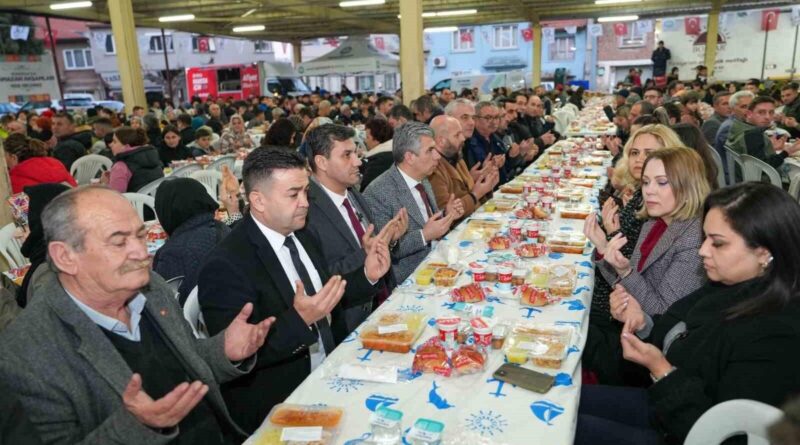 Manisa Büyükşehir Belediyesi Kırkağaç'ta 2500 Kişilik Iftar Sofrası Kurdu 1