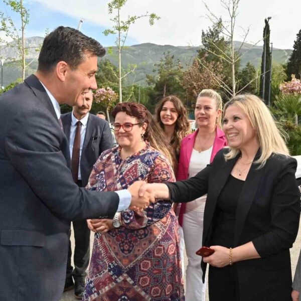 Manisa Büyükşehir Belediyesi'nde çalışan kadınlar-2
