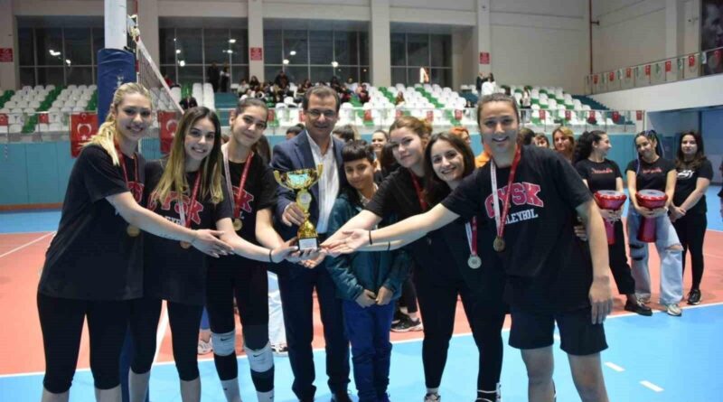 Manisa Salihli'de 'Evinin Sultanları' Voleybol Turnuvası'nda Cysk Takımı Birinci Oldu 1