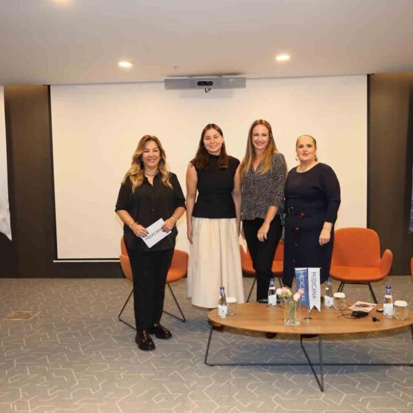 Medicana International İzmir Hastanesi'nde düzenlenen 'İlham Veren Kadınlar' söyleşisi