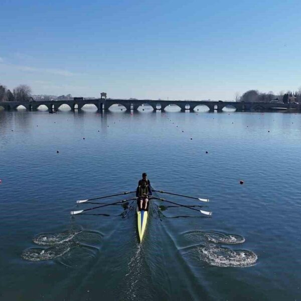 Meriç Nehri üzerinde kürek yarışına hazırlanan sporcular-2