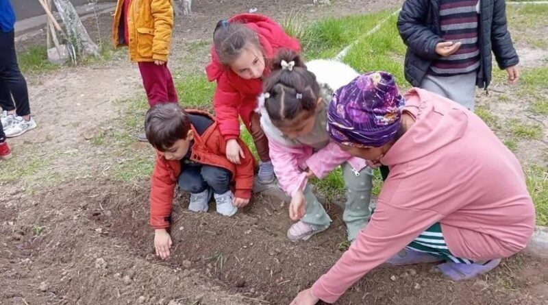 Mersin Bozyazı'nda İlkokul Öğrencileri Tohum Ektinde Eğlenceli Bir Etkinlik Yaşadı 1