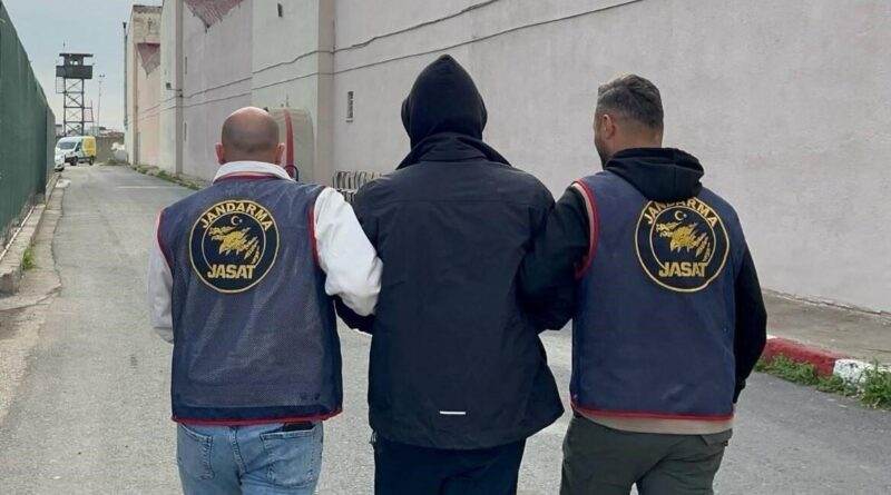 Mersin’de 15 yıl hapis ve 13 ayrı suçtan aranan şahıs yakalandı 1