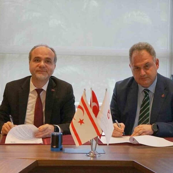 Niğde Ömer Halisdemir Üniversitesi Rektörü Prof. Dr. Hasan Uslu ve Uluslararası Kıbrıs Üniversitesi Rektörü Prof. Dr. Halil Nadiri imza töreninde-1