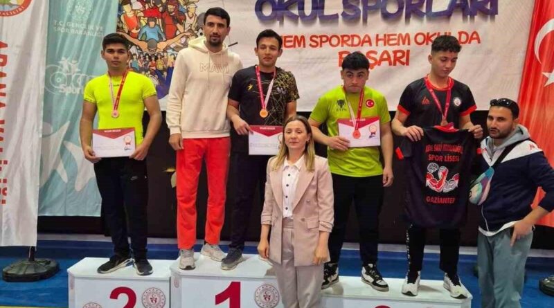 Niğdeli sporcu bilek güreşinde Türkiye Şampiyonası’nda yarışacak 1