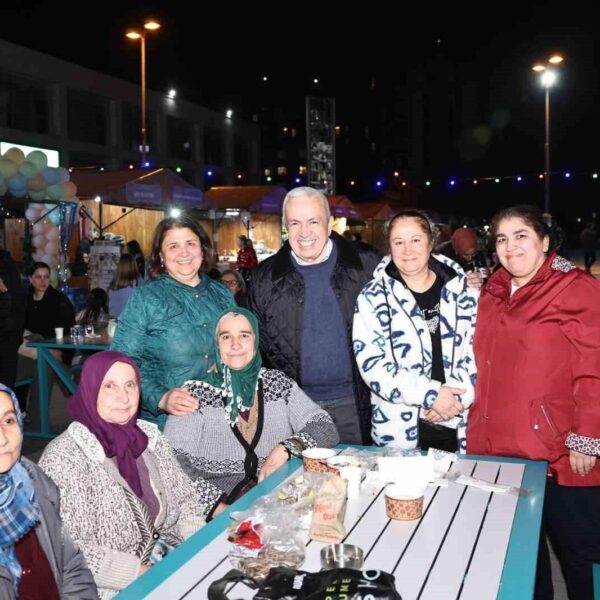 Nilüfer Belediye Başkanı Şadi Özdemir, Ramazan Sokağı'nı ziyaret ediyor.-2