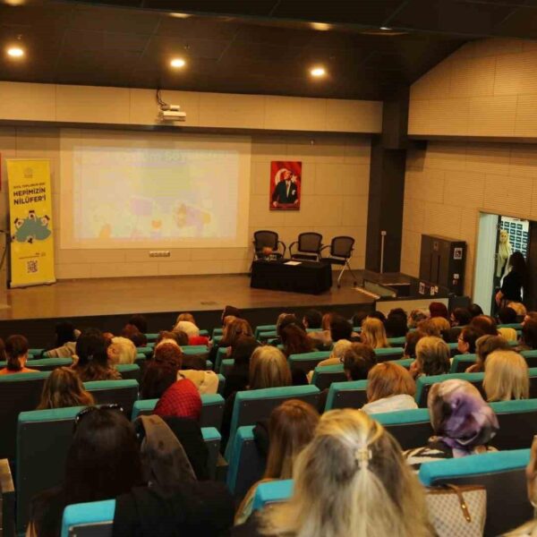 Nilüfer Belediyesi'nde düzenlenen 'Sivil İzler: Sivil Toplum Söyleşileri'nde kadın dernekleri temsilcileri-3