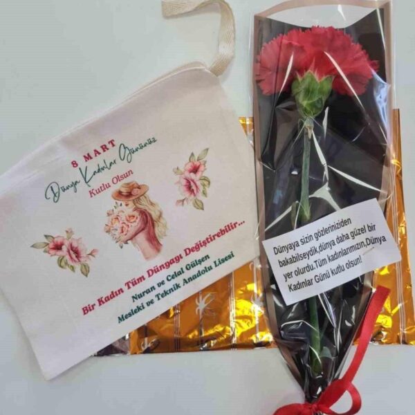 Nuran Gülşen'e pasta kesme anı-2