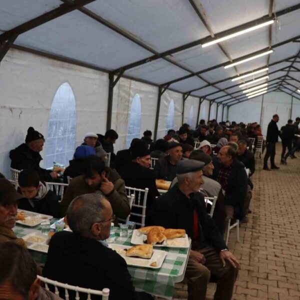 Nusret Gökçe'nin Şenkaya'daki iftar çadırı-3