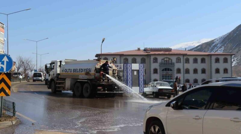 Oltu Belediyesi Baharın Gelmesiyle Caddelerde Kapsamlı Temizlik Başlattı 1