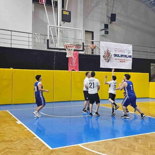 Özel sporcuların katıldığı basketbol müsabakası-1