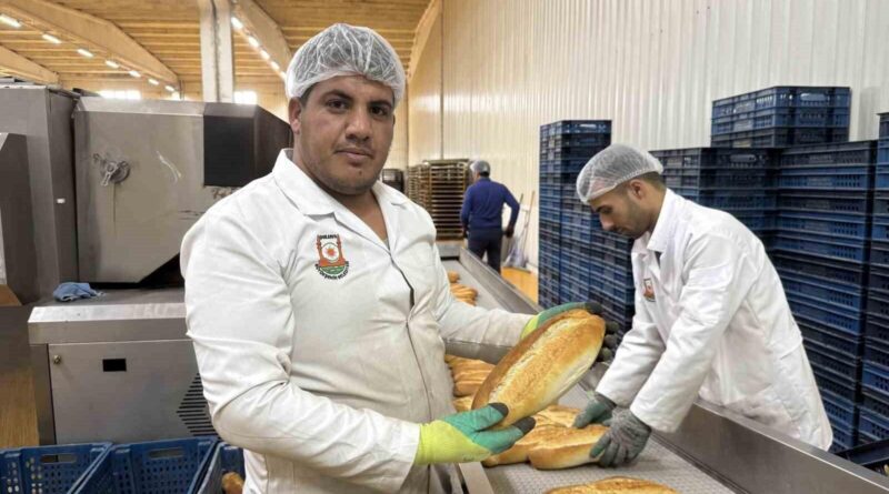 Şanlıurfa Büyükşehir Belediyesi Ramazan Ayında Vatandaşlara Ucuz Ekmek ve Ramazan Pidesi Sunuyor 9