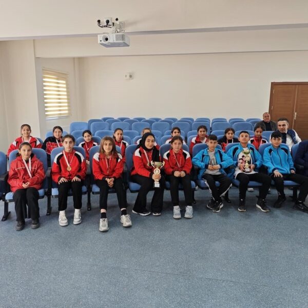 Savuca Ortaokulu Kız Futbol Takımı-1