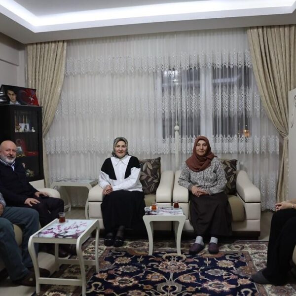 Şehit babası Yılmaz Danacı ve Kocasinan Belediye Başkanı Ahmet Çolakbayrakdar sohbet ediyor-4