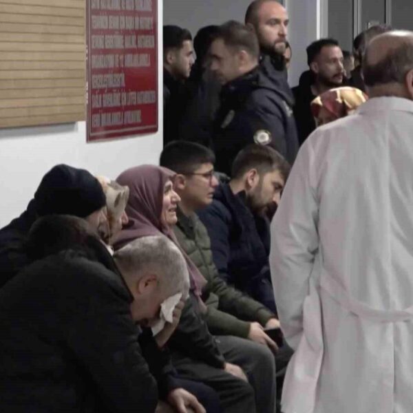 Silah saldırısı sonucu yaralı bir kişinin hastanede tedavi gördüğü görseli-1