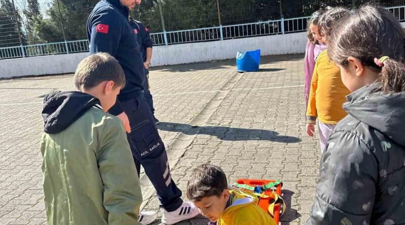Sinop'ta Öğrencilere Acil Durumlar İçin Bilgilendirme Etkinliği 1