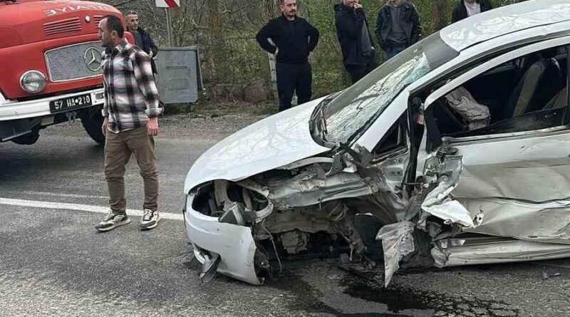 Sinop’ta iki otomobil çarpıştı: 7 yaralı 1