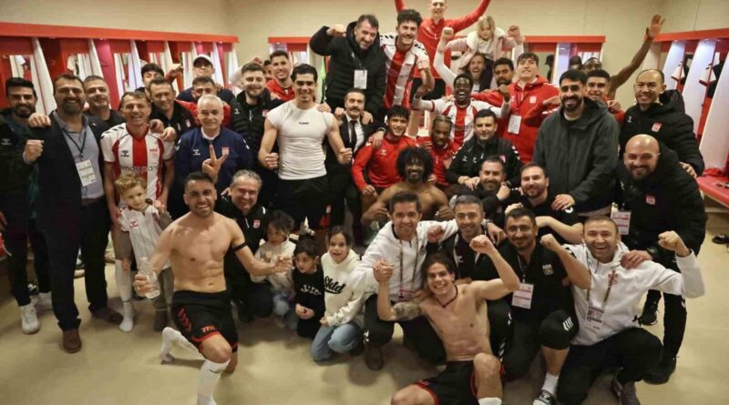 Sivasspor, Göztepe'yi Yenerek Soyunma Odasında Galibiyet Pozu Verdi 1