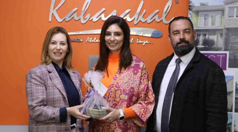 Söke Belediye Başkanı Dr. Mustafa İberya Arıkan Kadınlara Özel Hediye Takdim Etti 1